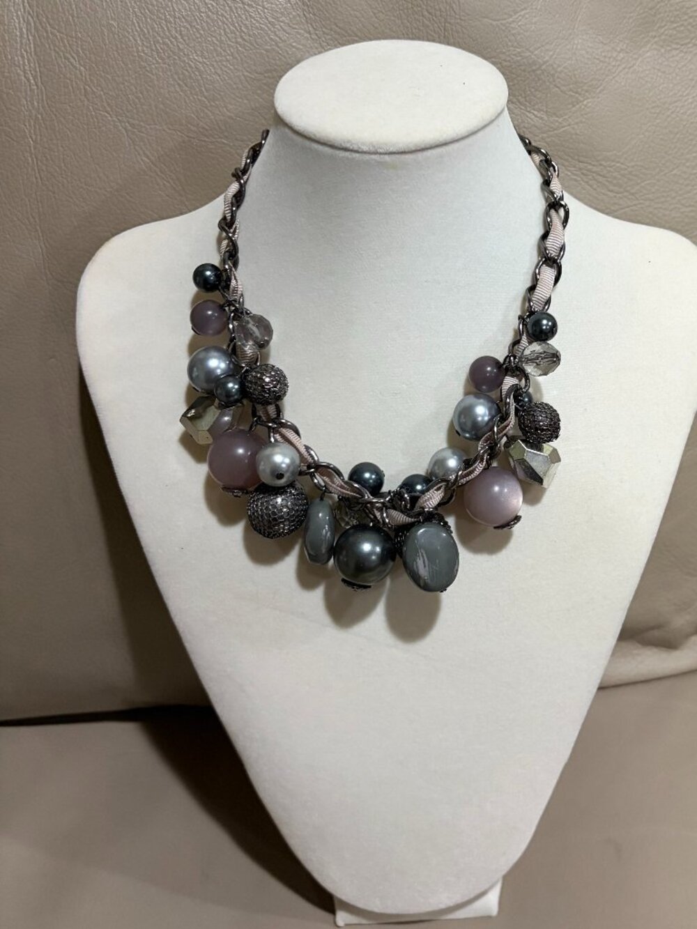 Vintage costume/fashion necklace (Preowned)